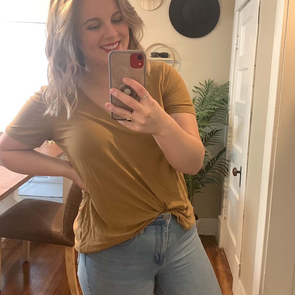 💜 Old Navy Mustard Tee